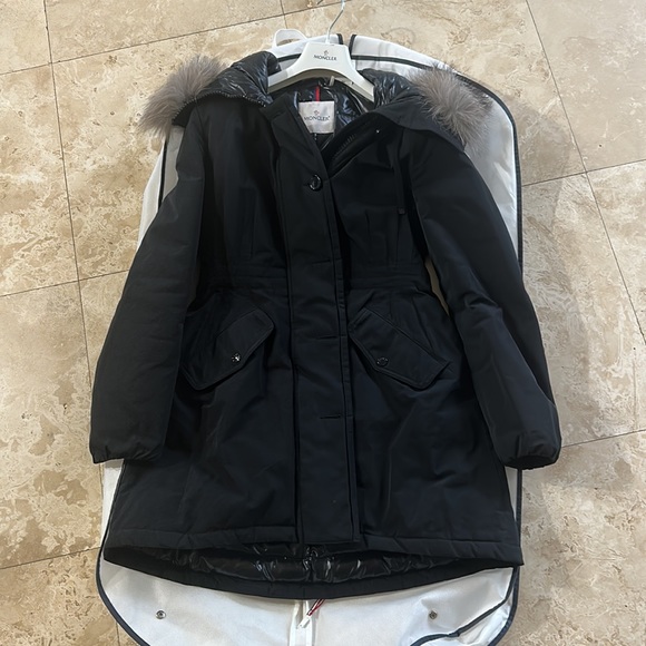 Moncler
Aredhel Hooded Down Parka with Removable Genuine Fox
Fur Trim
Sold out - Picture 4 of 16